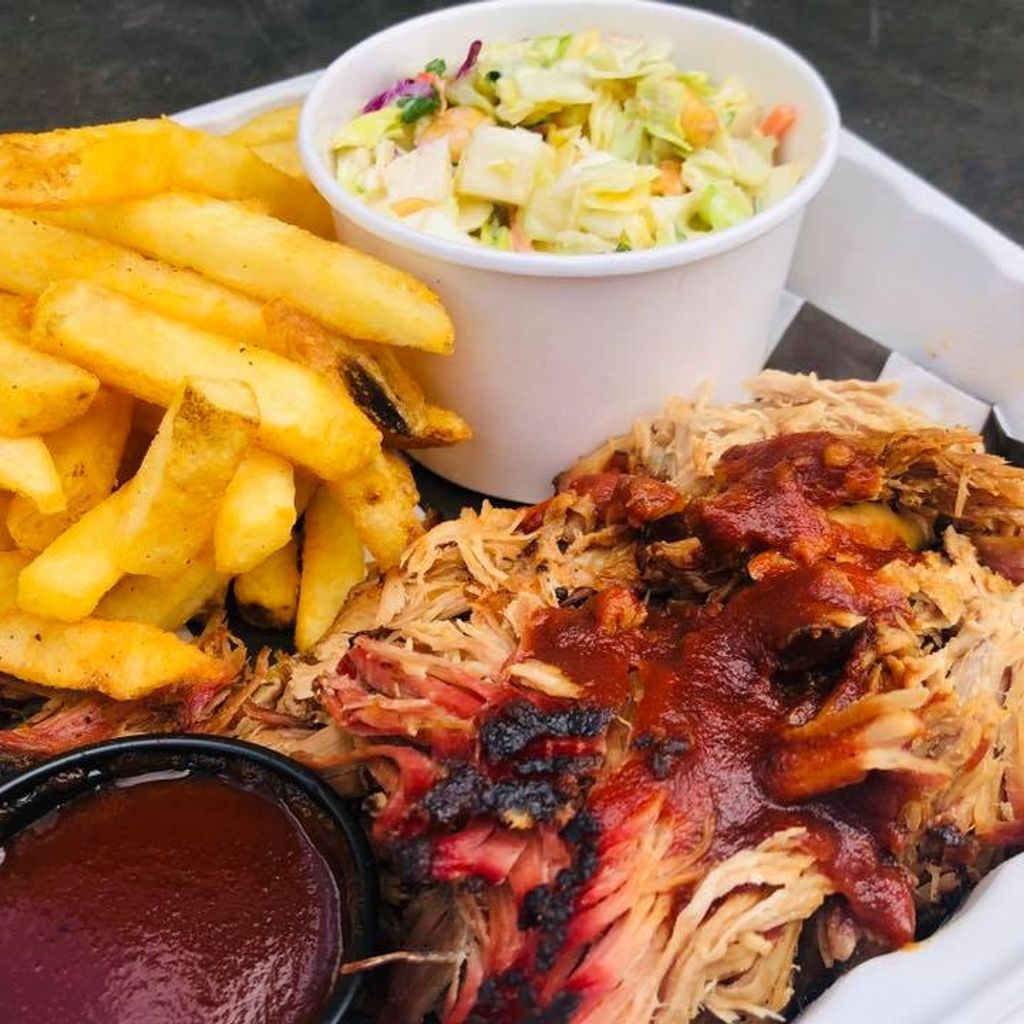 Armadillo Willy’s BBQ (CLOSED)